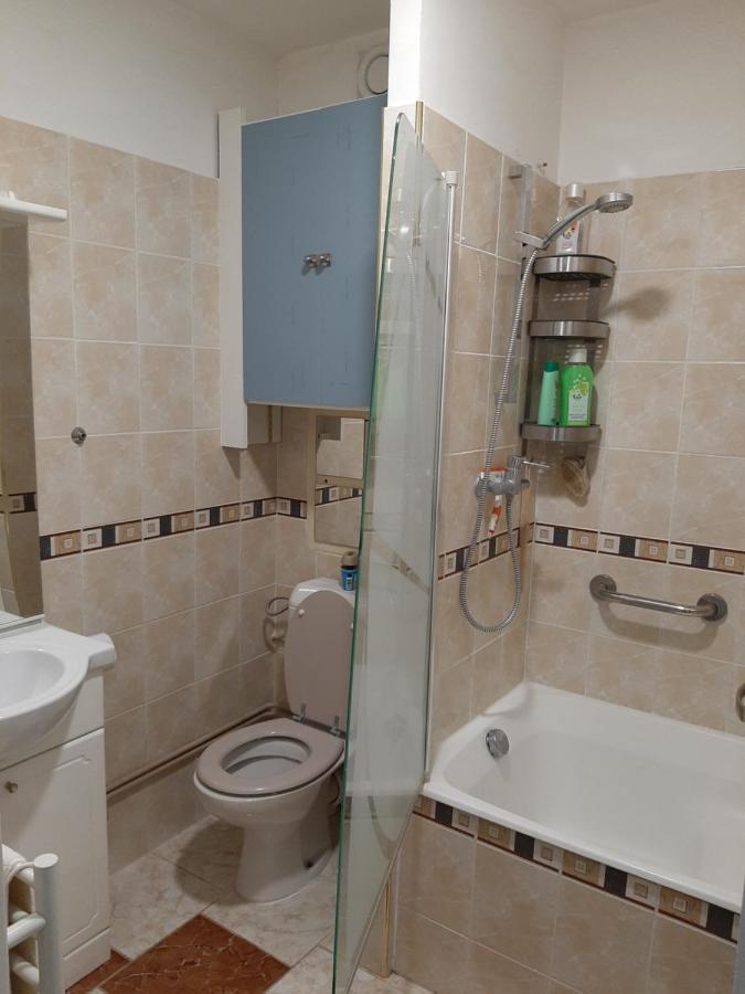 Pratique Et Calme Dans Centre De Evry Apartment Courcouronnes Exterior photo